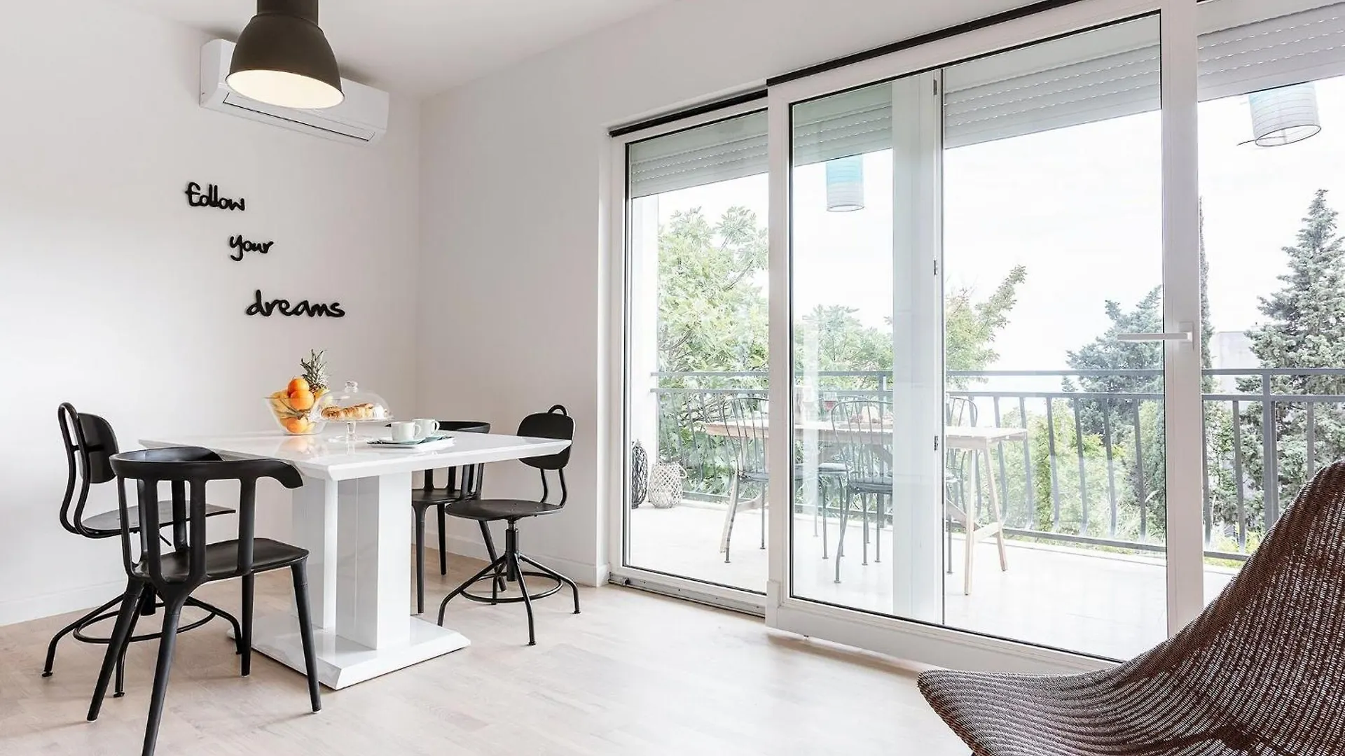 Apartment Black & White St - Comfort Two Bedroom Apartment With Balcony Split 0*,  Croatia