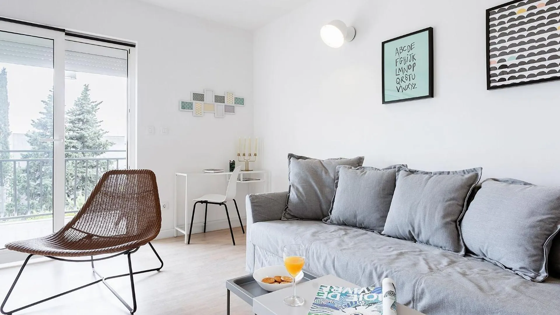 Apartment Black & White St - Comfort Two Bedroom Apartment With Balcony Split Croatia