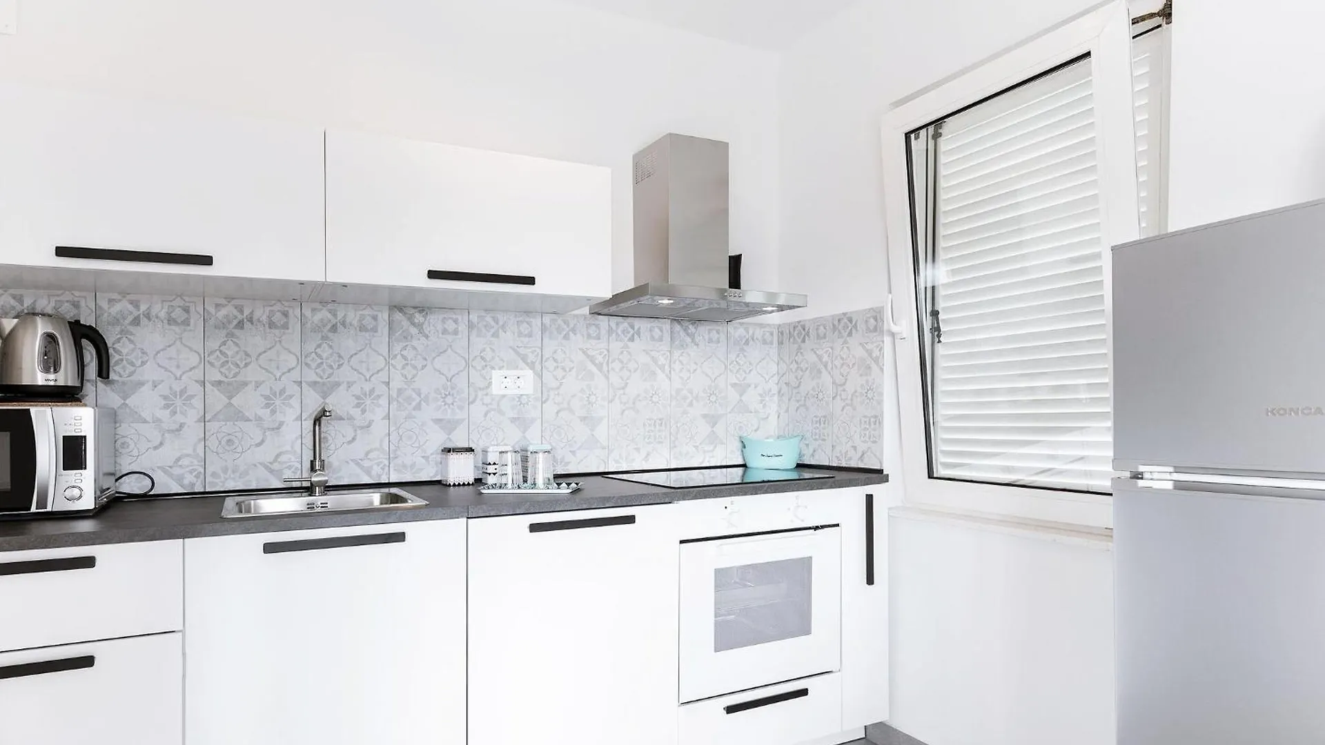 Apartment Black & White St - Comfort Two Bedroom Apartment With Balcony Split 0*,  Croatia