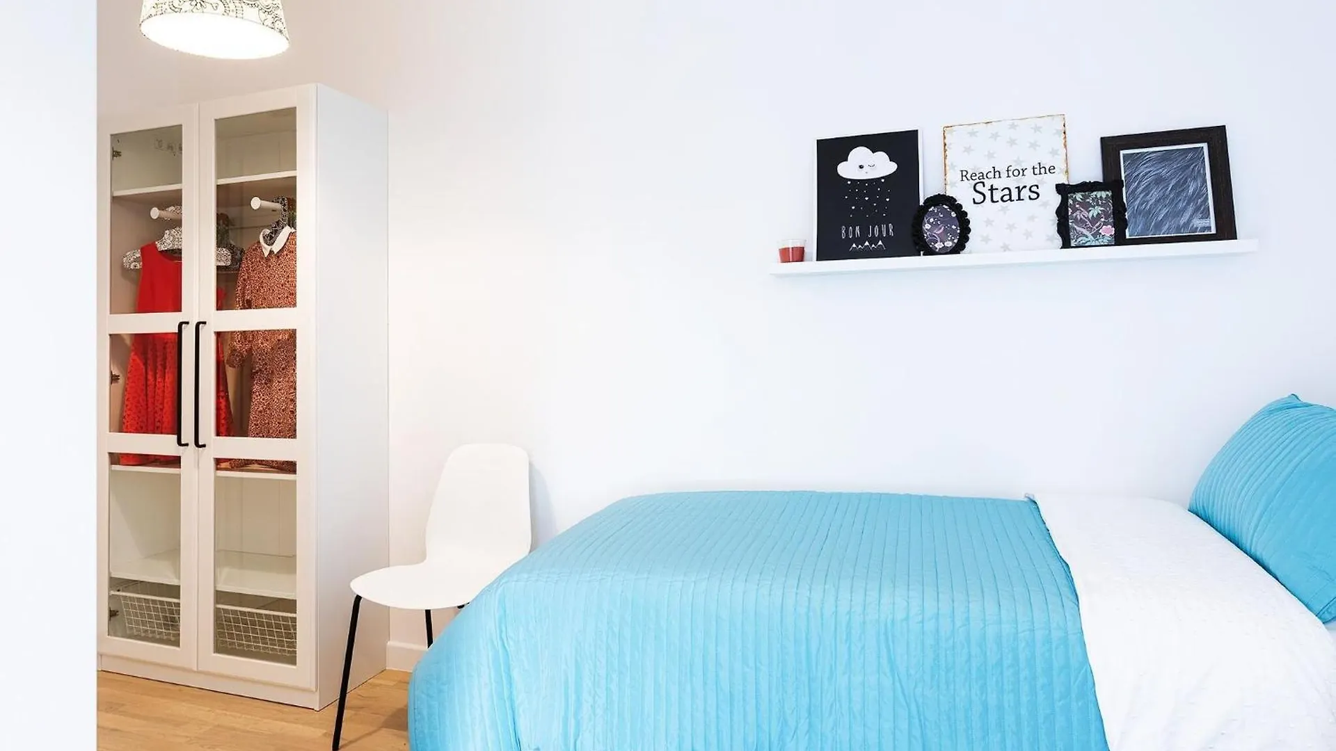 Apartment Black & White St - Comfort Two Bedroom Apartment With Balcony Split