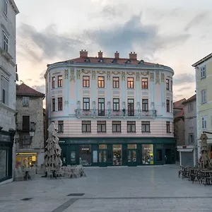 Square Heritage Split